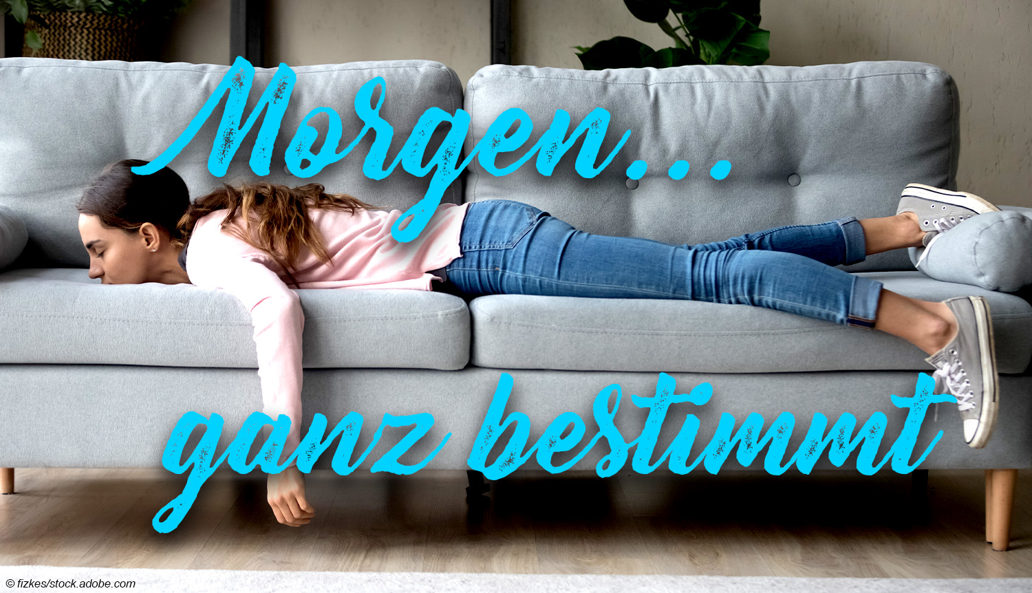 Frau auf Couch