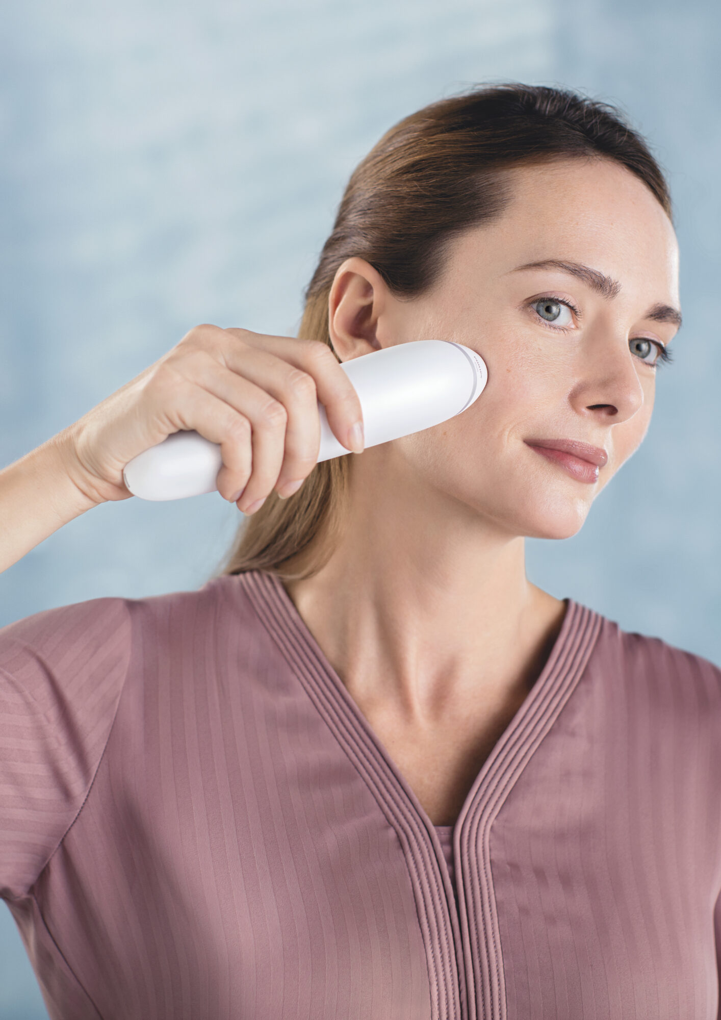 Philips_VisaCare_Prestige wird von eiterjungen Frau angewandt.