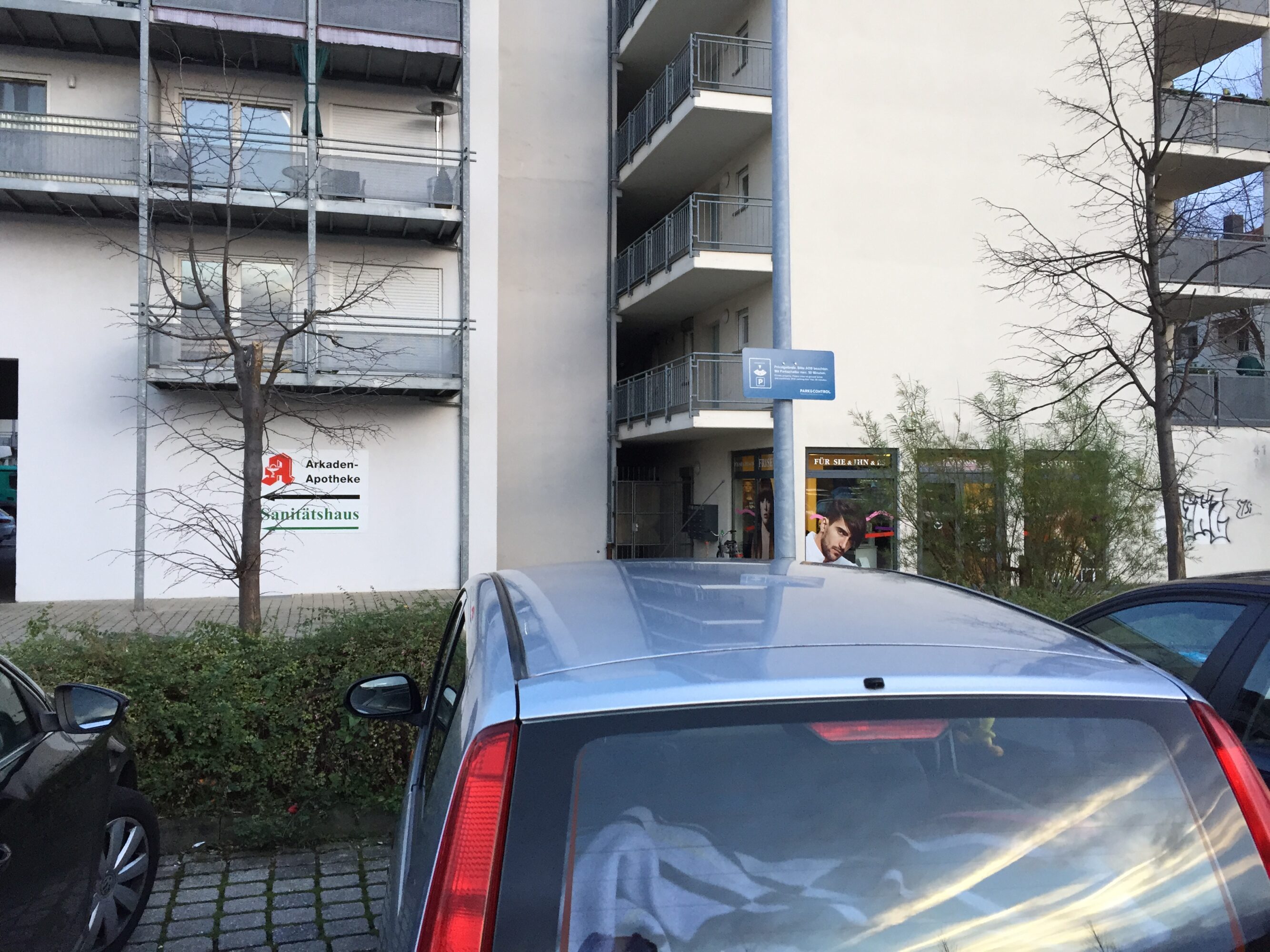 Lachen Parkplatz weg