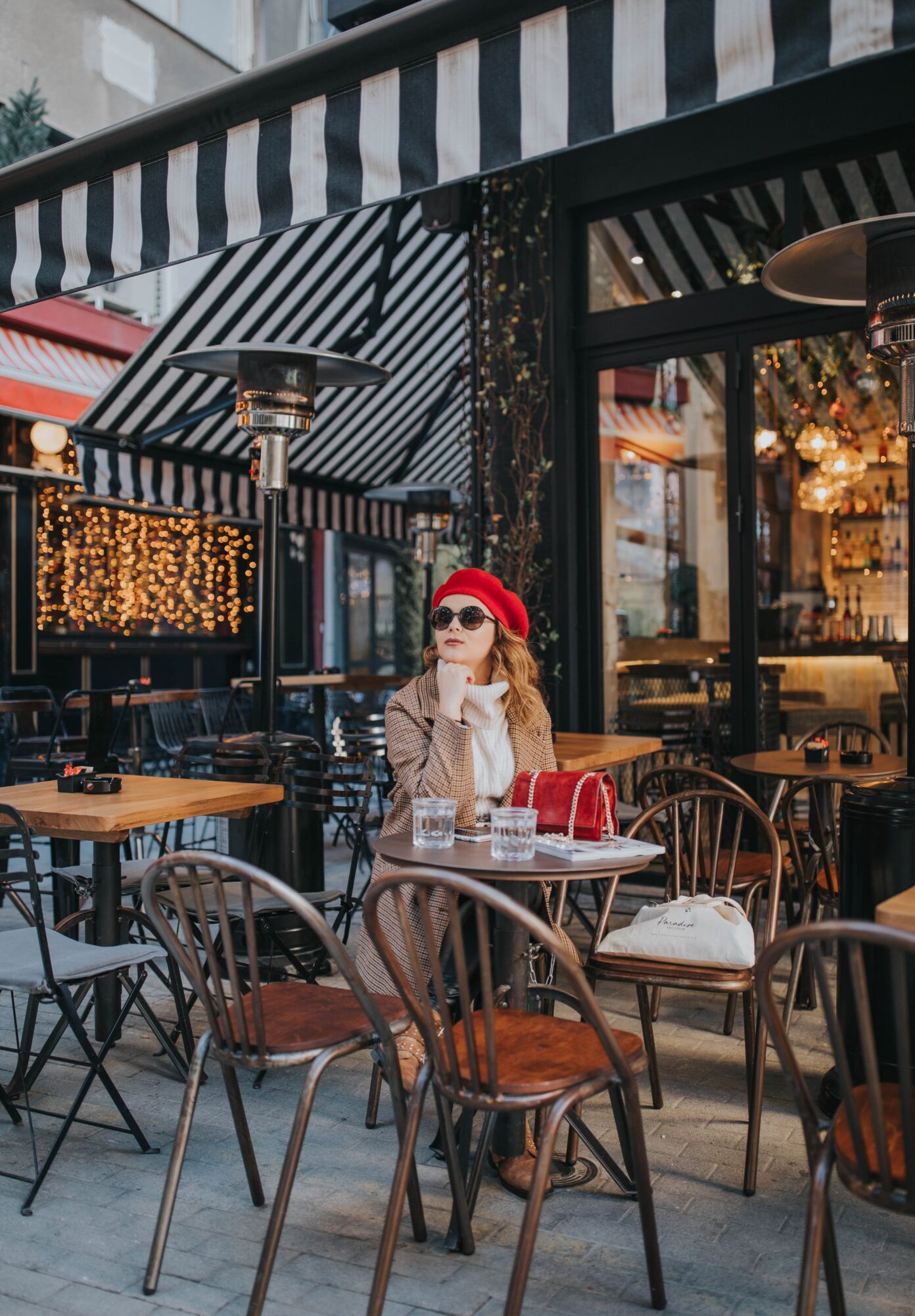 Single Cafe Date