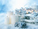 Kerzen in winterlicher Landschaft