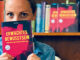 Autorin Nina Bauer mit Buch