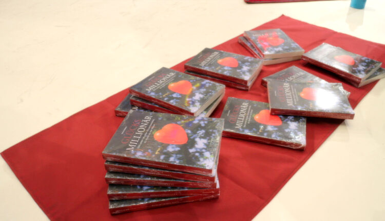 Buch-Stapel Gl&uuml;cksmillion&auml;r
